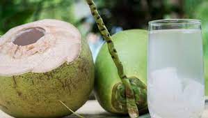 Dalam 240 ml air kelapa terkandung 46 kalori, yaitu Slurpp 5 Manfaat Sehat Air Kelapa Untuk Temani Buka Puasa