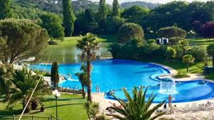 L'hôtel de plein air 4 étoiles les landes bleues près de mimizan vous accueille dans son espace aquatique. Camping 5 Etoiles Des Landes Camping Le Ruisseau