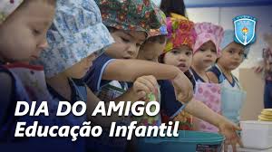Dessa forma o ambiente escolar tem uma função importante de instruir, mostrar caminhos, apresentar soluções e proporcionar reflexões e aprendizagens sobre valores essenciais ao crescimento individual. Dia Do Amigo Da Educacao Infantil Colegio Sete De Setembro Youtube