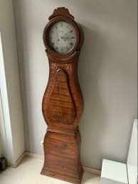 pin op clocks staande klokken