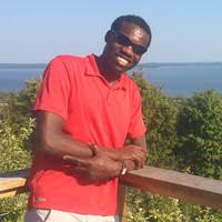 Mu kiganiro cya mbere yagiranye n'itangazamakuru, uwitiriwa amafoto ari ku mbuga nkoranyambaga nka emmanuel abayisenga, umunyarwanda watwitse kliziya akica n. Linkedin Namecard