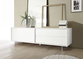 Retrouvez notre collection de buffets bas pour n'importe quelle pièce de la maison. Buffet Bahut Bas Design 1 Porte 2 Tiroirs Laque Blanc Mat Martin Matelpro