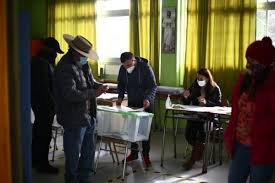 La mesa electoral está formada por un presidente y dos vocales. Vocal De Mesa La Discusion