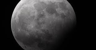 خسوف القمر اليوم يتزامن مع الذكرى الـ50 لمهمة أبولو 11 With Images Celestial Celestial Bodies Moon