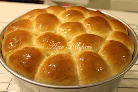 1 1/2 cawan gula pasir untuk buat gula hangus 1/2 cawan susu pekat baca sini : Roti Naik Pahang Yang Mudah Azie Kitchen