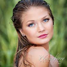 Senior Portraits With Paige Love Her Natural Look Cool Eyes Portrait Portrait Photography