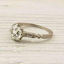 I Love This Simple Vintage Wedding Ring Love But I D Modernize The Main Stone Future Wedding Wedding Rings Vintage Antique Engagement Rings Und Wedding R