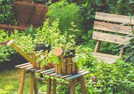 Realisation Par Paysagiste D Un Potager Eco Friendly Avec Materiaux De Recup Potager Paysagiste Jardins