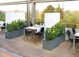 Ebenfalls für natürliches flair sorgt eine hecke als sichtschutz rund um den sitzplatz auf der terrasse im garten. Terrassenabtrennung Sichtschutz Terrassenabgrenzung Mit Stabe Grafnews Com