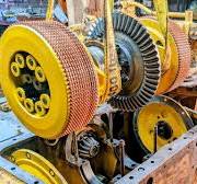 Bevel gear and steering clutch installation in a Caterpillar D4-7U