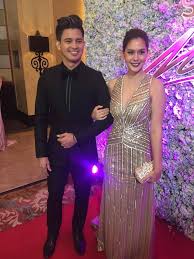 Vickie marie milagrosa sausa rushton (8 mayıs 1992 doğumlu), daha popüler olarak onun tarafından bilinir ekran adı vickie. Vickie Marie Rushton Lady Mahinhin Ng Bacolod Pbb Posts Facebook