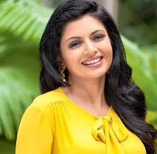 Bhagyashree is from the marathi royal family of sangli in maharashtra. Bhagyashree Profile Bio Height Affair Family Wiki Net Worth