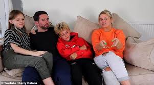 Kerry katona is a media personality and singer belonging to england. Kerry Katonas Verlobter Ryan Mayoney Enthullt Dass Ihre Kinder Ihm Bei Der Auswahl Des Verlobungsrings Geholfen Haben Nach Welt