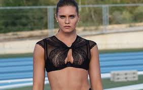 Apart from this rare collection of photos of alysa newman, we also show you. Yk7gcyvrfspczm