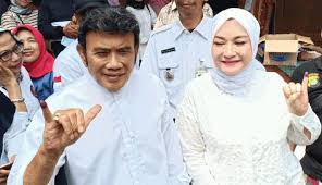 Sosok rhoma terhitung sebagai salah satu penghibur yang paling sukses dalam mengumpulkan massa. Istri Rhoma Irama Dapat Ucapan Selamat Ulang Tahun Di Tps Seleb Tempo Co