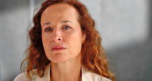 Un si grand soleil (spoiler) : Hélène poignardée, sa mort actée en prison ?  | Toutelatele