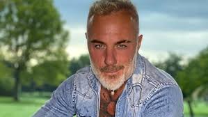 Gianluca vacchi is on facebook. Gianluca Vacchi Apre La Porte Di Casa Un Milione Di Like Per La Sua Clamorosa Spa Domestica