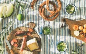 Beim picknick darf der passende zubehör nicht fehlen! Frischluft Food Carlsplatz Der Markt