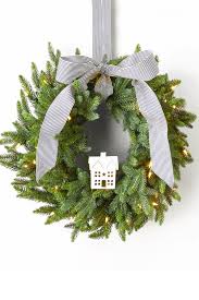 This diy wreath stand is a perfect solution if you don't want to hang a wreath on your door, but you still want to be able to display a wreath on your porch. 72 Diy Christmas Wreaths How To Make A Holiday Wreath Craft