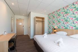 West side inn amsterdam can easily be reached by public transportation or by car, which you can park in our own parking lot. Best Western Hotels