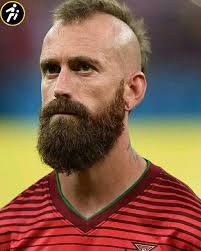 Many will not recognise this Real player. 🕵️