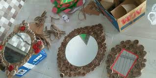 Hiasan dinding dari kardus selanjutnya aku mau bahas jam dinding nih, sedikit mainstream dan unik bukan. Guru Berbagi Menyulap Sampah Kertas Dan Kardus Menjadi Barang Yang Bernilai