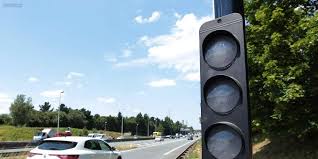 Besoin de connaitre l'état de la rocade ? Rocade De Bordeaux Des Feux De Regulation Du Trafic Routier Installes Sur Sept Echangeurs Sud Ouest Fr Regulation Bordeaux Trafic
