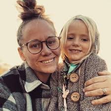 Robin Pettigrew's Instagram, Twitter & Facebook