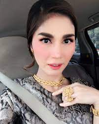 Malah, dia adalah pemilik pakaian wanita. Bukti Nama Sebenar Lelaki Tersebar Ini Respon Nur Sajat Iluminasi