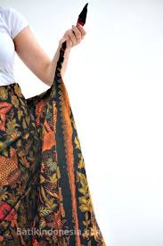Cara Membuat Pola Rok Lilit Yang Baru Dan The Hartanto S Family Tutorial Cara Pakai Dan Lilit Kain Batik Batik Pola Rok Kain