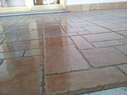 Hai intenzione di dare al tuo terrazzo un'aria nuova e vorresti posare un pavimento per esterno che sia bello e funzionale? Cam 18 Impermeabilizzante Trasparente Resinsiet Srl