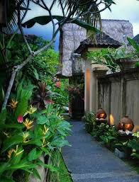 40 Beautiful Balinese Gardening Ideas For Backyard Tropical Landscaping Bali Garden Balinese Garden