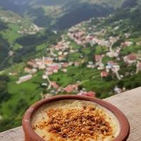 Trabzon 'un maçka ilçesinde zigana dağı eteklerinde bulunan ve doğal güzelliklerinin yanı sıra yaklaşık bir asırdır sütlacıyla ünlü hamsiköy , yerli ve yabancı turistlerin ilgi odağı haline geldi. Ugur Usta Hamsikoy Sutlaci Hamsikoy Macka Trabzon