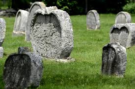 Balatonudvari is situated by the shore of lake balaton, between örvényes and balatonakali, to the west of the tihany peninsula. Friedhof Der Herzformigen Grabsteine In Balatonudvari Wunderbarerbalaton De