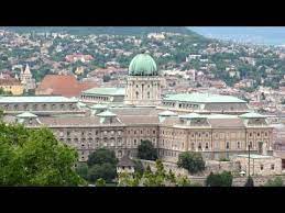 Zamek królewski w budapeszcie góruje dumnie nad dunajem, na wzgórzy zamkowym po stronie budy. Budapeszt Wzgorze Zamkowe Zamek Krolewski W Budapeszcie Budapest Galeria Narodowa Youtube