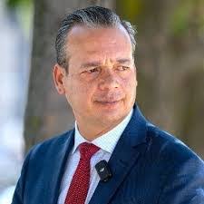 Tania Maciel's Instagram, Twitter & Facebook