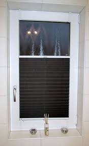 Sensuna Badezimmer Sichtschutz Plissee Am Fenster Sensuna Pleated Blind An A Bathroom Window Brown Braun Bad B Badezimmer Ohne Fenster Bad Vorhang Bad