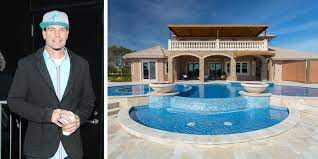 10 Celebrities Who Have A Lucrative Side Gig Flipping Houses Celebrity Houses Flipping Houses House Flippers