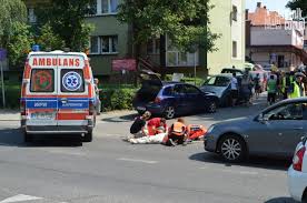 Najprawdopodobniej wyszła zza zaparkowanego pojazdu wprost pod koła nadjeżdżającego pojazdu. Potracenie Na Sklodowskiej Curie Kobieta Jest W Ciezkim Stanie Wydarzenia Www Rybnik Com Pl