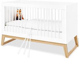 Das pinolino nina bedient all diejenigen eltern, denen ein schneeweiß lackierte babybett nicht ausreicht, die wirklich ins. Pinolino Babybetten Test Preise Vom Juli 2021 Testbericht De
