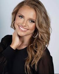 Julie Brasher's Instagram, Twitter & Facebook