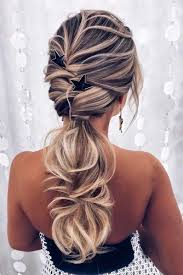 Finish it off with a glamorous jeweled crown. 40 Dreamy Homecoming Hairstyles Fit For A Queen