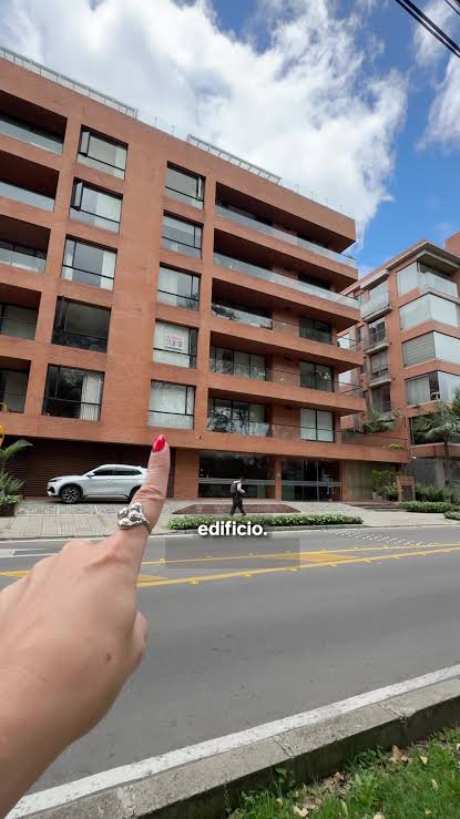 Apartamento en Chicó Navarra: Amplio y Exclusivo