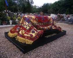 You tell me that's rudolph nureyev's tomb but i believe it is aladdin's. Ballet Dancer Rudolph Nureyev Tomb Looks Like It Has A Rug Draped Over It But Is In Fact Part Of The Tomb Is A Mosaic It Represents The Exact Rug That
