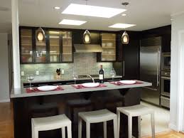 La decoración va cambiando con el día a día y cada vez son más las cocinas que están separadas del salón con una barra americana. 1001 Ideas De Decoracion De Cocina Americana