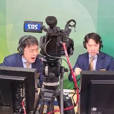 바로 원우영 해설위원엄청난 동체시력으로 우리나라에 편파적이지도 않고 객관적인 명품해설로모든 판정을 정확하게 분석함 이런게 명품해설이지누가 이긴지 모르겠으면 해설형님 말 믿으면됨. Trxalouycqoccm