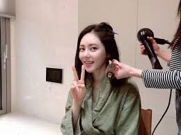 Jun 04, 2019 · choo ja hyun atau chu ja hyun merupakan salah satu aktris ternama yang membintangi drama kolosal terbaru tvn, arthdal chronicles.meski ia hanya muncul sebagai cameo di episode 1, karakter yang ia perankan memegang peranan penting dalam keseluruhan cerita di drama. 10 Potret Choo Ja Hyun Ibu Song Joong Ki Di Drama Arthdal Chronicles