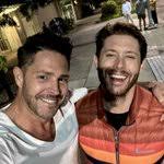 📷 • @JensenAckles with #Supernatural crew member Jason Cecchini, in  Vancouver. #spnfamily #jensenackles 🔗: https://t.co/SePU5mGLN0