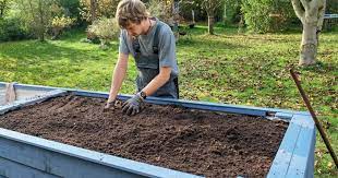Noch dazu können sie das hochbeet recht einfach anlegen und befüllen. Hochbeet Anlegen Schritt Fur Schritt Mein Schoner Garten