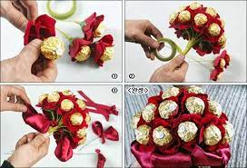 Glasvase marie und ferrero rocher 2er riegel (25g). Saldais Konfeksu Puskis Candy Bouquet Diy Weihnachtsgeschenke Kreppapierrosen Weihnachtsgeschenke Selbst Machen
